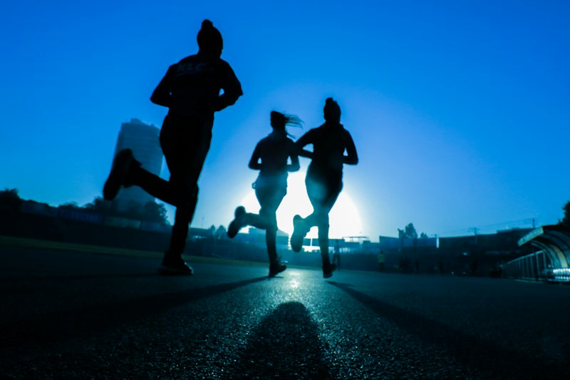 Atleta in fase di massimo impegno biomeccanico